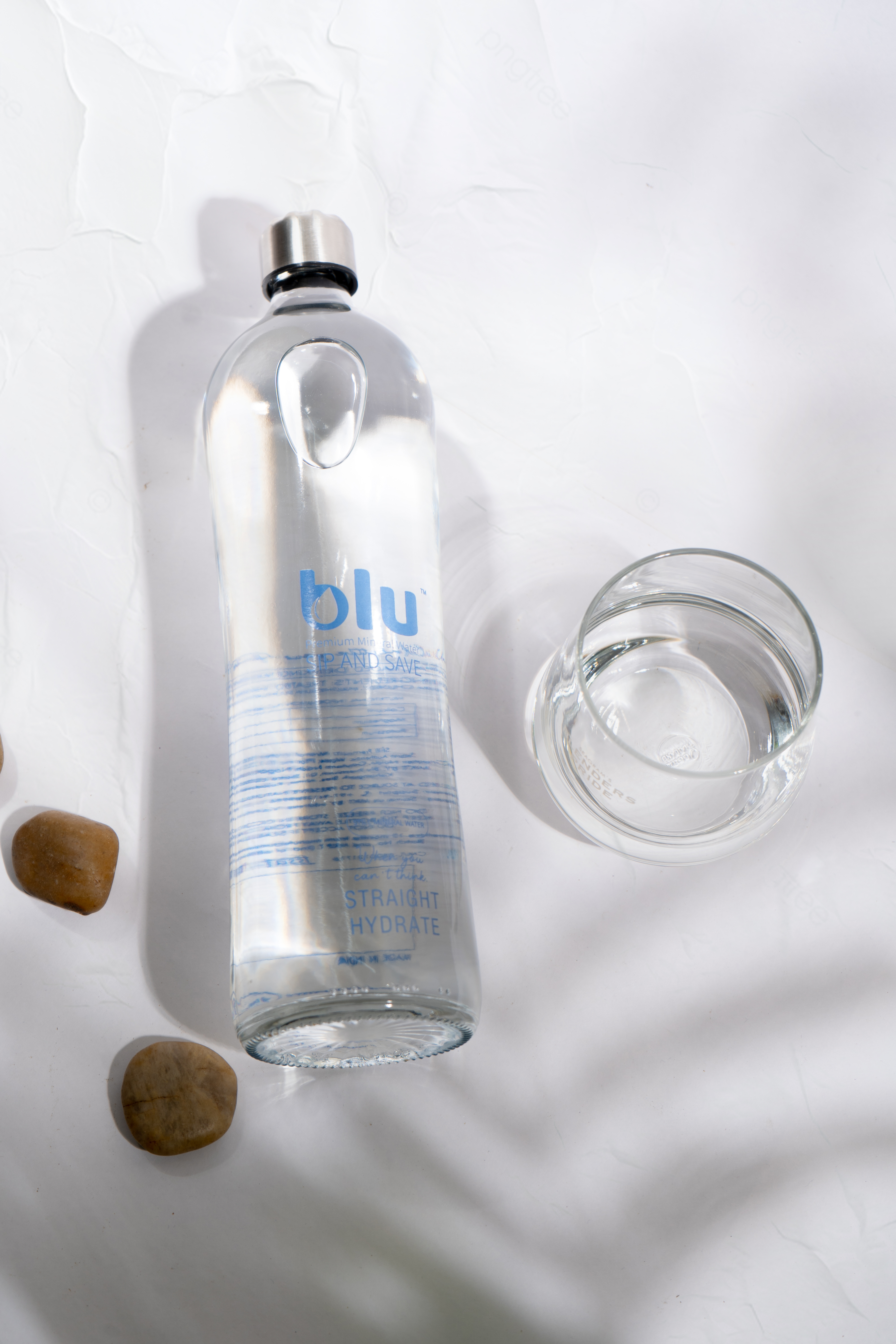 Blu Premium 750ml bottle with glass and stones